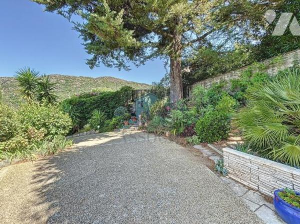 Villa  sur les hauteurs très prisées d’Aiguebelle- LE LAVANDOU