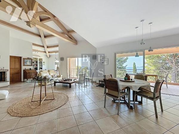 Villa  sur les hauteurs très prisées d’Aiguebelle- LE LAVANDOU