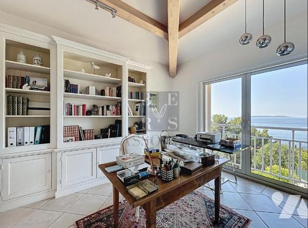 Villa  sur les hauteurs très prisées d’Aiguebelle- LE LAVANDOU