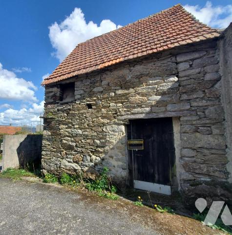 1242 - BRETTEVILLE- DANS HAMEAU, DEPENDANCE EN PIERRES AVEC PETITE PARCELLE DE TERRAIN