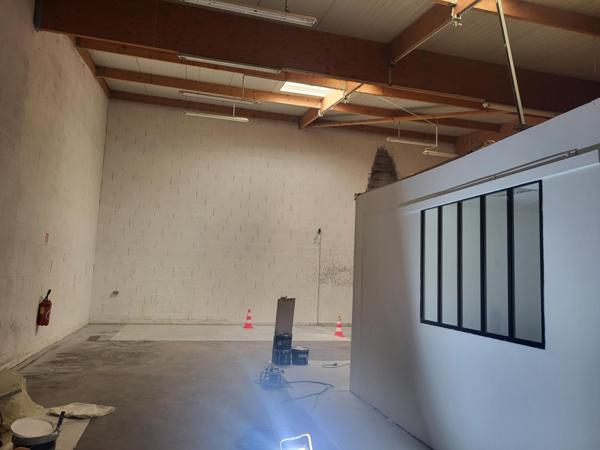 Local D’activité 178m² – Les ponts de ce