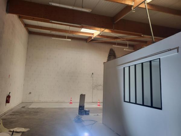 Local D’activité 178m² – Les ponts de ce