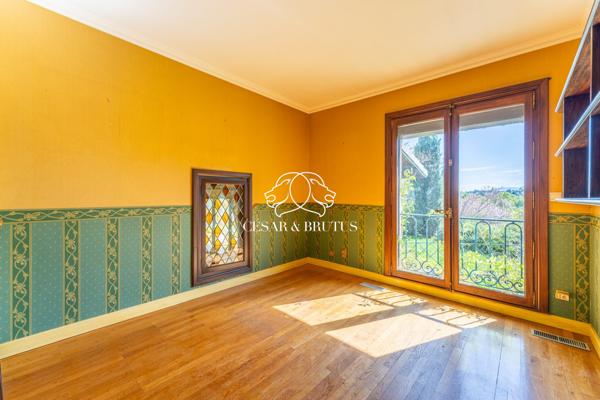Grezieux-la varenne – Maison d’environ 250 m² – 5 chambres- terrain 8000 m²