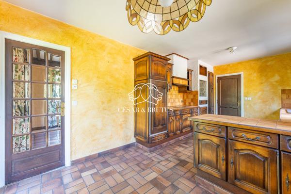 Grezieux-la varenne – Maison d’environ 250 m² – 5 chambres- terrain 8000 m²