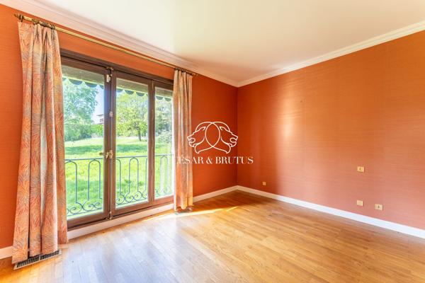 Grezieux-la varenne – Maison d’environ 250 m² – 5 chambres- terrain 8000 m²