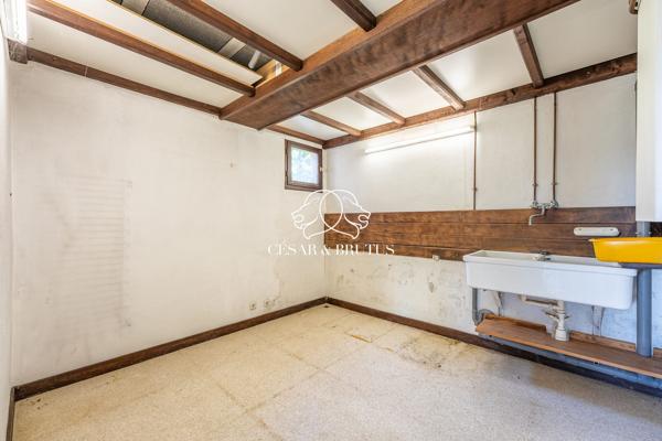 Grezieux-la varenne – Maison d’environ 250 m² – 5 chambres- terrain 8000 m²