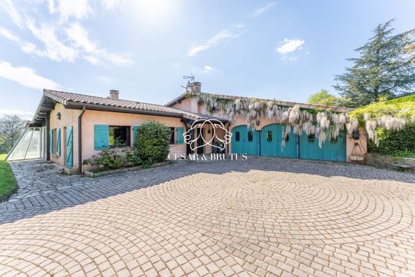 Grezieux-la varenne – Maison d’environ 250 m² – 5 chambres- terrain 8000 m²
