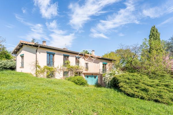 Grezieux-la varenne – Maison d’environ 250 m² – 5 chambres- terrain 8000 m²