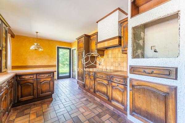 Grezieux-la varenne – Maison d’environ 250 m² – 5 chambres- terrain 8000 m²