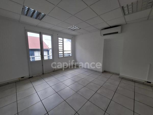 A louer : Local professionnel de 310m² - Centre ville de Fort de France