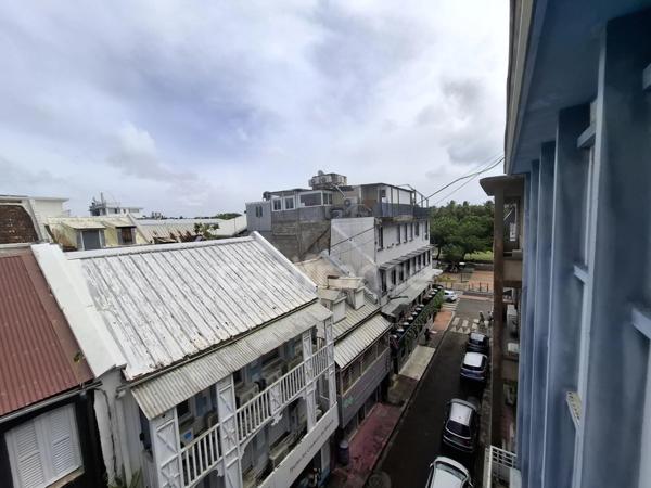 A louer : Local professionnel de 310m² - Centre ville de Fort de France