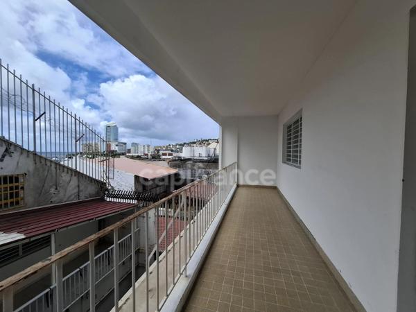 A louer : Local professionnel de 310m² - Centre ville de Fort de France