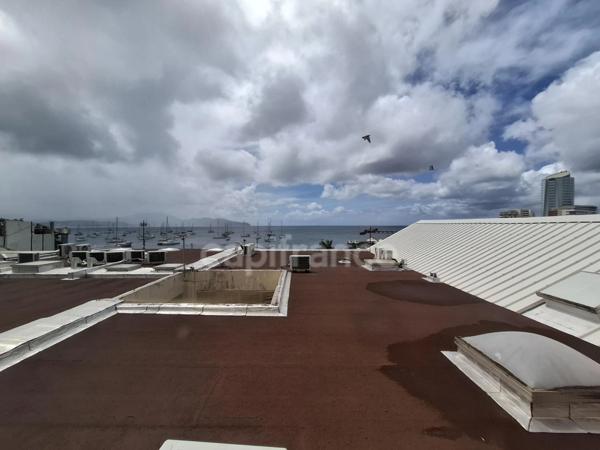 A louer : Local professionnel de 310m² - Centre ville de Fort de France