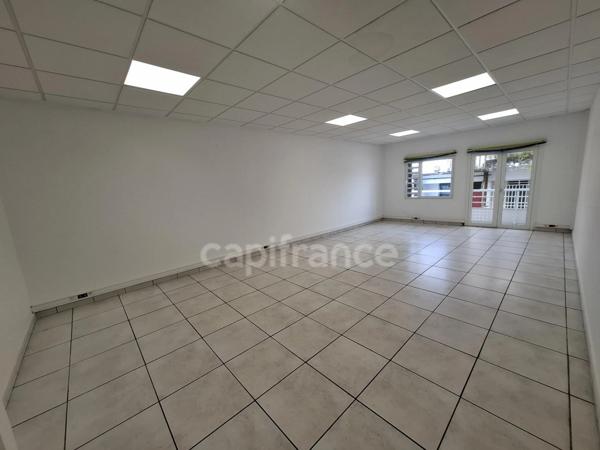 A louer : Local professionnel de 310m² - Centre ville de Fort de France