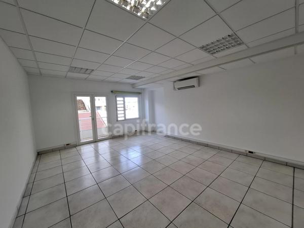 A louer : Local professionnel de 310m² - Centre ville de Fort de France