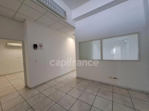 A louer : Local professionnel de 310m² - Centre ville de Fort de France