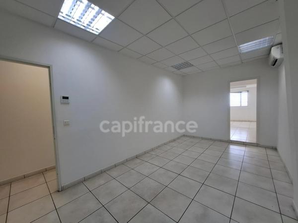 A louer : Local professionnel de 310m² - Centre ville de Fort de France
