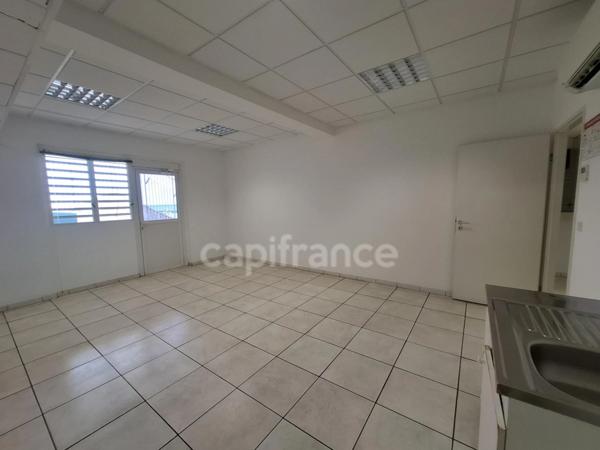 A louer : Local professionnel de 310m² - Centre ville de Fort de France