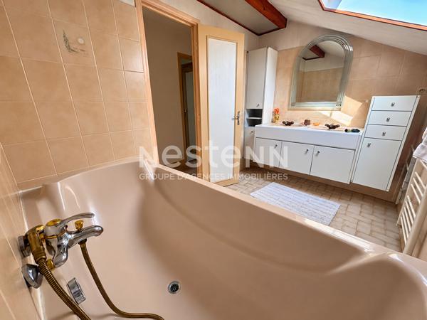 Bièvres - Maison familiale 157 m² - 268 m² utiles - Séjour 50 m² - 3 chambres dont suite parentale de plain-pied - Terrain 748 m² divisible - Jardin sans vis-à-vis - Garage - Sous-sol - Fort potentiel - Proche centre-ville et RER C