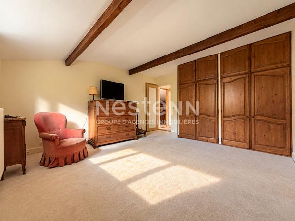 Bièvres - Maison familiale 157 m² - 268 m² utiles - Séjour 50 m² - 3 chambres dont suite parentale de plain-pied - Terrain 748 m² divisible - Jardin sans vis-à-vis - Garage - Sous-sol - Fort potentiel - Proche centre-ville et RER C