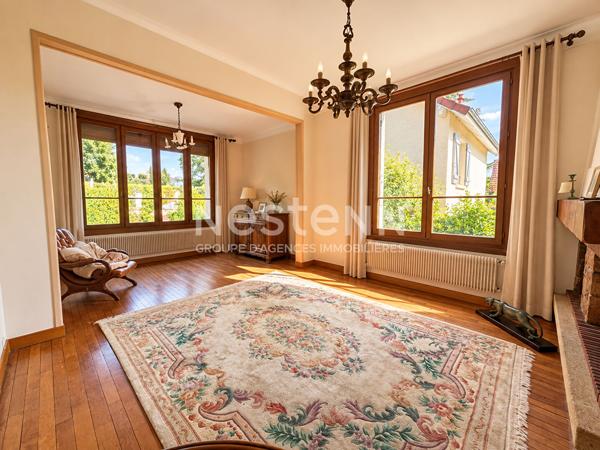 Bièvres - Maison familiale 157 m² - 268 m² utiles - Séjour 50 m² - 3 chambres dont suite parentale de plain-pied - Terrain 748 m² divisible - Jardin sans vis-à-vis - Garage - Sous-sol - Fort potentiel - Proche centre-ville et RER C