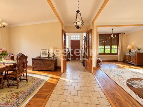 Bièvres - Maison familiale 157 m² - 268 m² utiles - Séjour 50 m² - 3 chambres dont suite parentale de plain-pied - Terrain 748 m² divisible - Jardin sans vis-à-vis - Garage - Sous-sol - Fort potentiel - Proche centre-ville et RER C