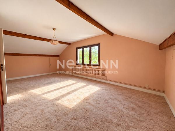 Bièvres - Maison familiale 157 m² - 268 m² utiles - Séjour 50 m² - 3 chambres dont suite parentale de plain-pied - Terrain 748 m² divisible - Jardin sans vis-à-vis - Garage - Sous-sol - Fort potentiel - Proche centre-ville et RER C