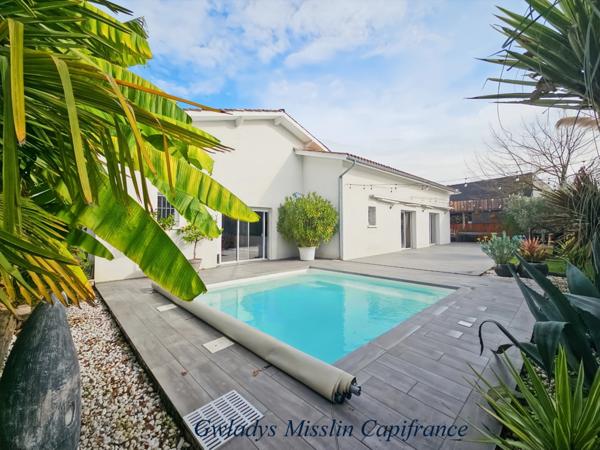 Immense locaux d'activité à EYSINES de 441m² avec maison contemporaine de 9 pièces