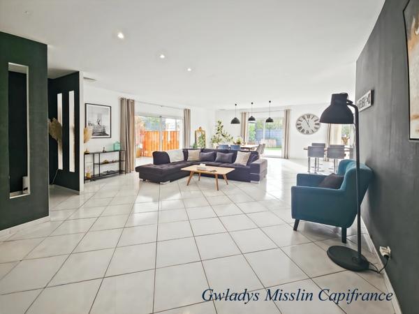 Immense locaux d'activité à EYSINES de 441m² avec maison contemporaine de 9 pièces