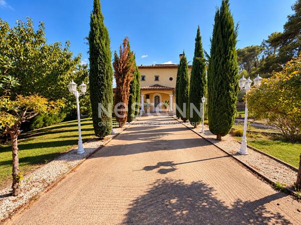 Propriété de 185 m² sur 4 110 m² - Bouc-Bel-Air - Piscine - pool house - Double garage - climatisation réversible - calme
