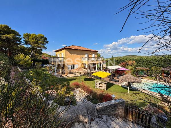 Propriété de 185 m² sur 4 110 m² - Bouc-Bel-Air - Piscine - pool house - Double garage - climatisation réversible - calme