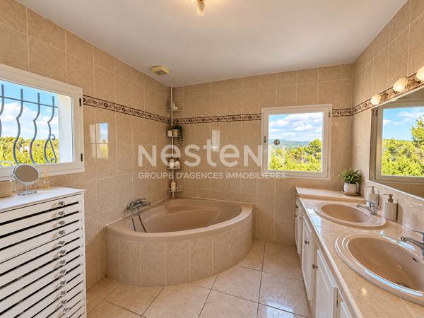 Propriété de 185 m² sur 4 110 m² - Bouc-Bel-Air - Piscine - pool house - Double garage - climatisation réversible - calme