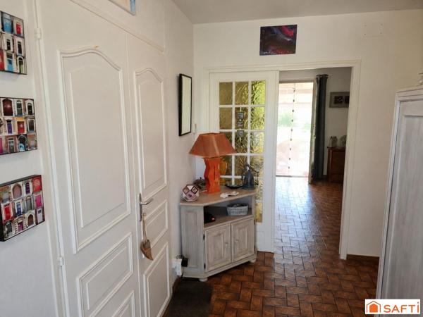 Maison 6 pièces 107m2, 3 chambres, garage et parc paysager