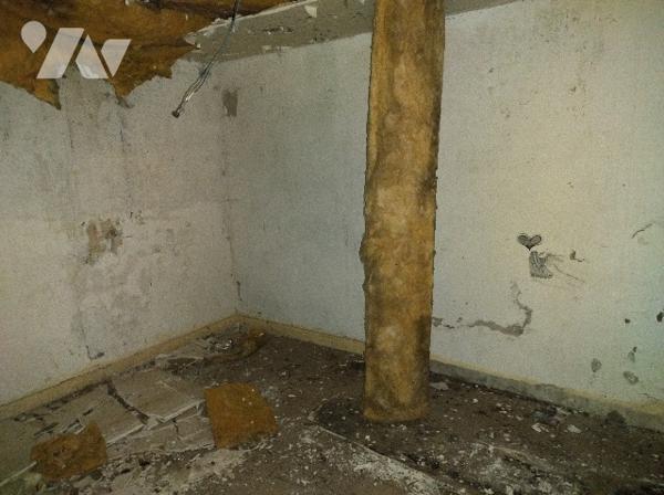 Au THEIL SUR HUISNE, maison de bourg à rénover entièrement 
RDC : cuisine, séjour, 2 chambres, SDB