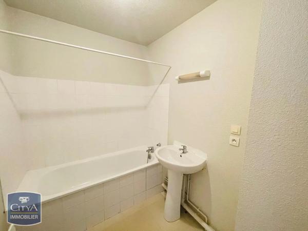 Appartement à louer 3 pièces 65.66m² Saint-Pierre-des-Corps (37700)