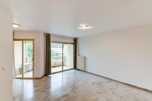 Appartement 2 pièces dernier étage dans résidence avec piscine et gardien