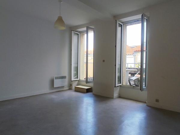 A VENDRE - LA ROCHELLE - Centre ville - Appartement 2 pièces - Ascenseur - Terrasse