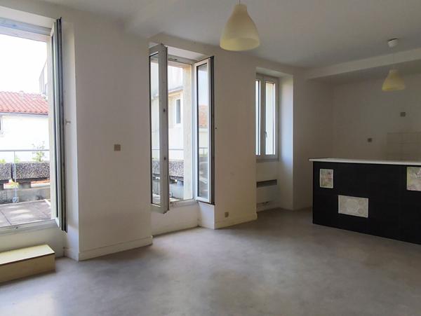 A VENDRE - LA ROCHELLE - Centre ville - Appartement 2 pièces - Ascenseur - Terrasse