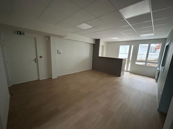 A LOUER - Proche Gare: bureaux 95 m² , Laval