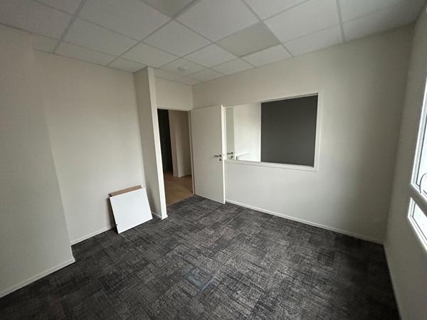 A LOUER - Proche Gare: bureaux 95 m² , Laval