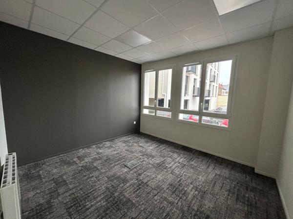A LOUER - Proche Gare: bureaux 95 m² , Laval