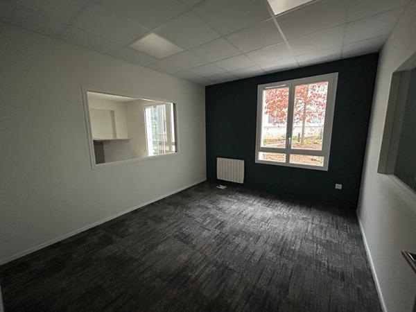 A LOUER - Proche Gare: bureaux 95 m² , Laval