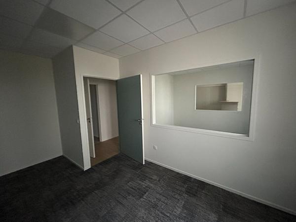 A LOUER - Proche Gare: bureaux 95 m² , Laval