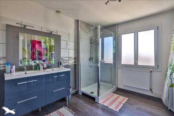 Maison à vendre |  Châteaubernard |  6 pièces | 174 m²