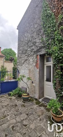 Maison 3 pièces de 84 m² à Charroux (03140)