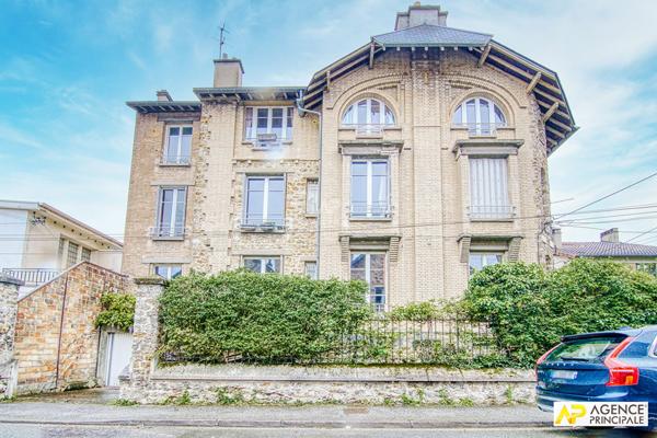"Le Chesnay Plateau Saint Antoine" Exceptionnel ! Superbe appartement de 115m² en rez de jardin avec terrasse !

Loyer €3 200/mois charges comprises **

- Ref : 24226