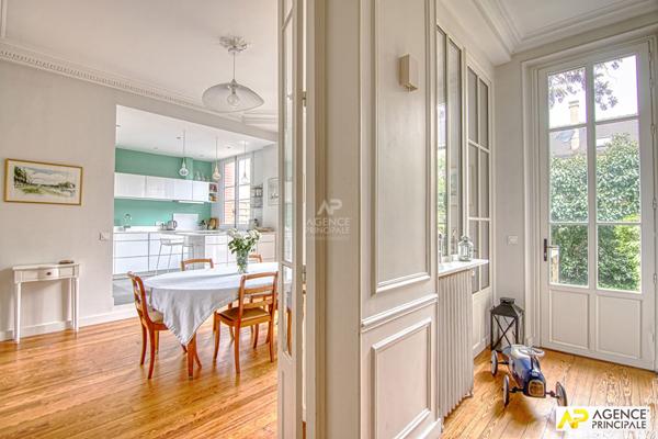 "Le Chesnay Plateau Saint Antoine" Exceptionnel ! Superbe appartement de 115m² en rez de jardin avec terrasse !

Loyer €3 200/mois charges comprises **

- Ref : 24226