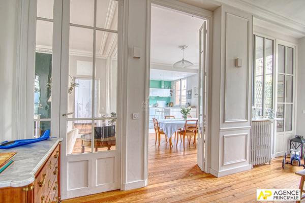 "Le Chesnay Plateau Saint Antoine" Exceptionnel ! Superbe appartement de 115m² en rez de jardin avec terrasse !

Loyer €3 200/mois charges comprises **

- Ref : 24226