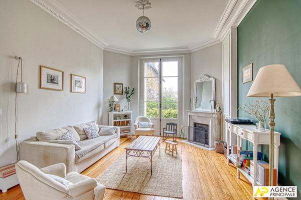 "Le Chesnay Plateau Saint Antoine" Exceptionnel ! Superbe appartement de 115m² en rez de jardin avec terrasse !

Loyer €3 200/mois charges comprises **

- Ref : 24226