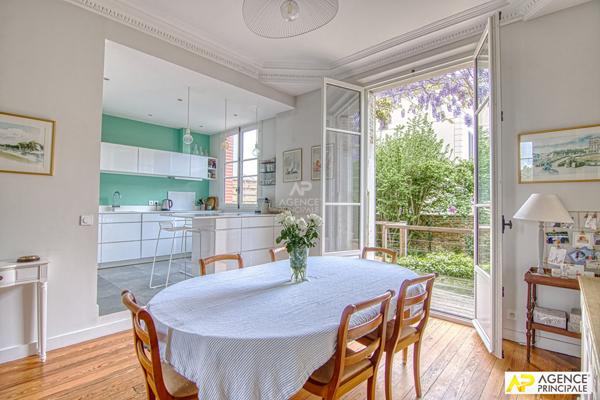 "Le Chesnay Plateau Saint Antoine" Exceptionnel ! Superbe appartement de 115m² en rez de jardin avec terrasse !

Loyer €3 200/mois charges comprises **

- Ref : 24226